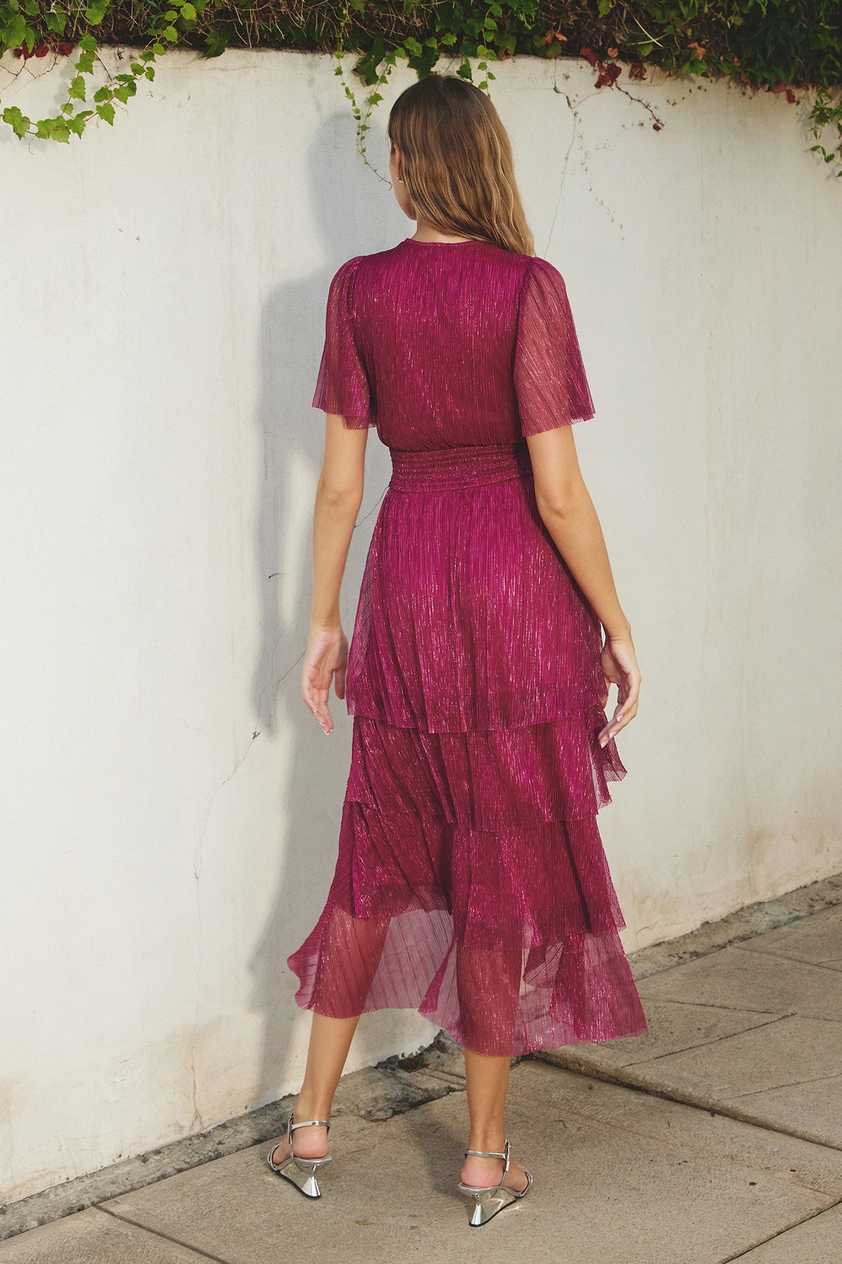 Vestido de olanes y cintura ajustada