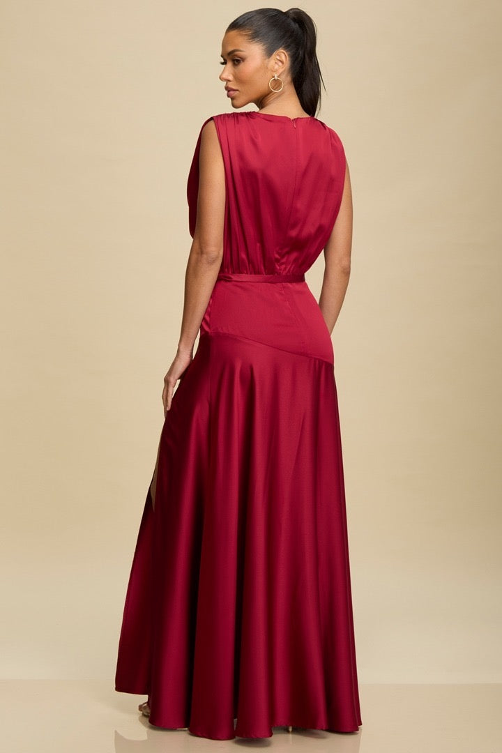 Vestido con escote en V y abertura lateral