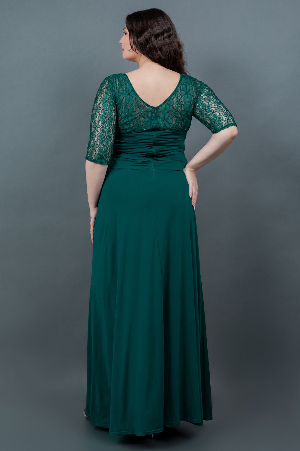 Vestido con encaje y broche con manga 3/4 PLUS