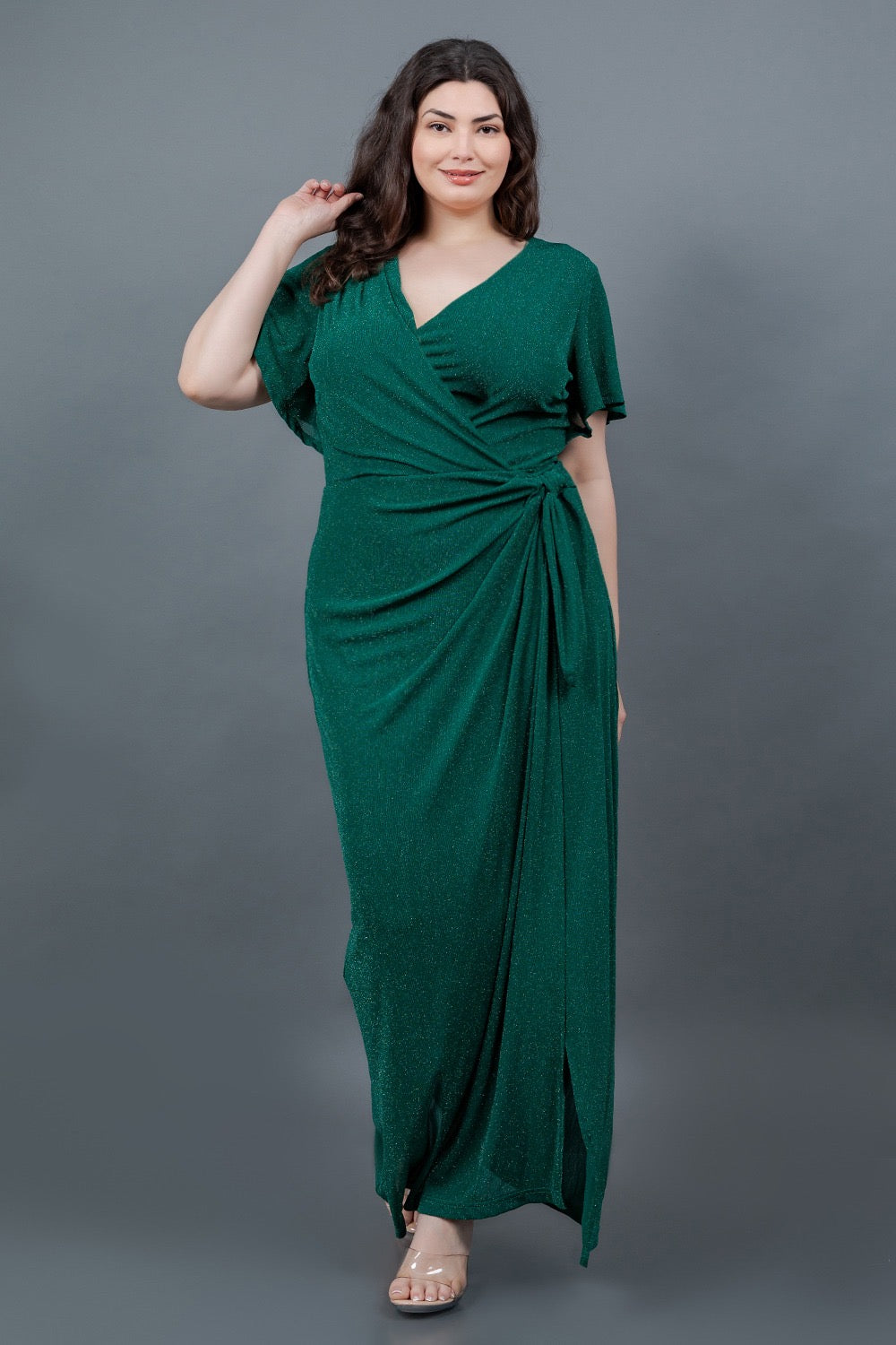 Vestido con escote en V y manga corta PLUS