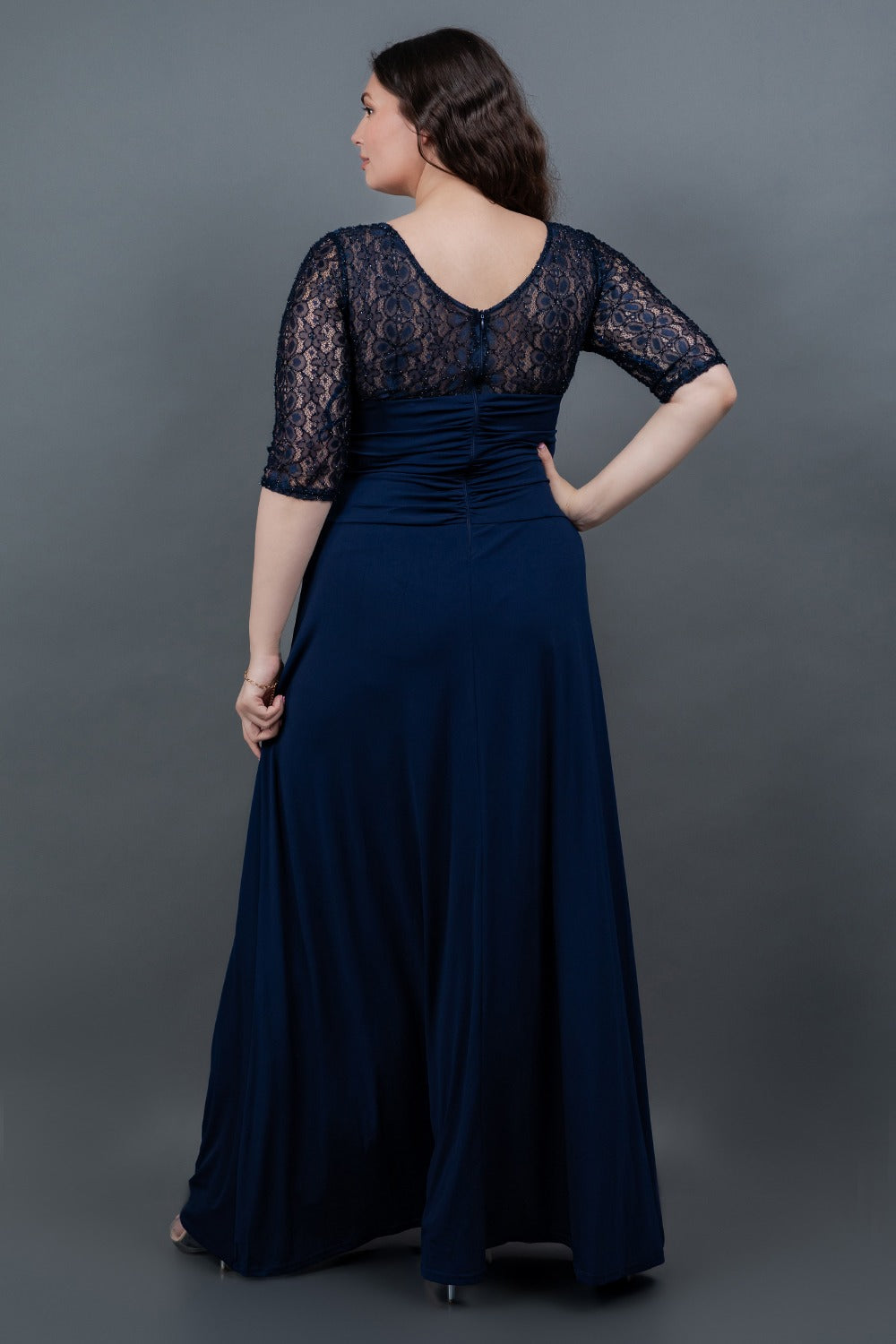 Vestido con encaje y broche con manga 3/4 PLUS