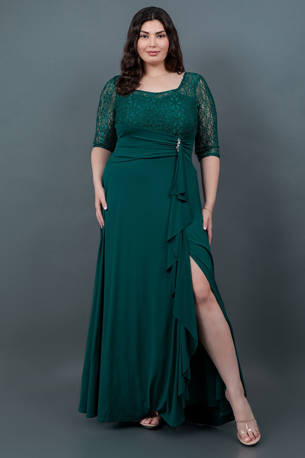 Vestido con encaje y broche con manga 3/4 PLUS