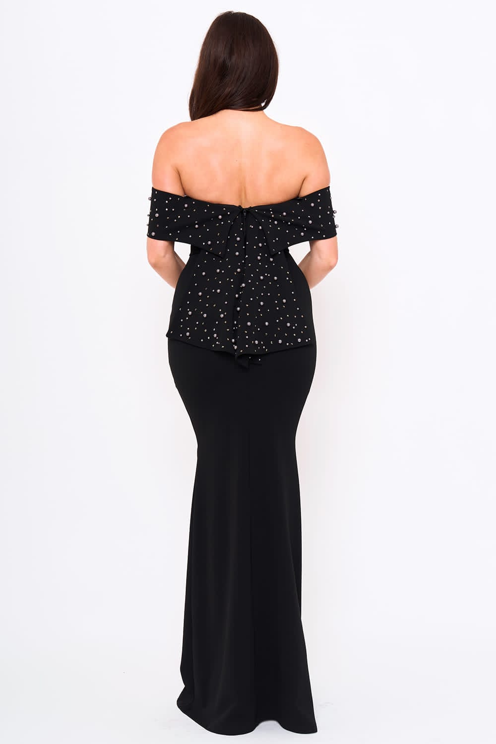 Vestido con manga campesina y perlas