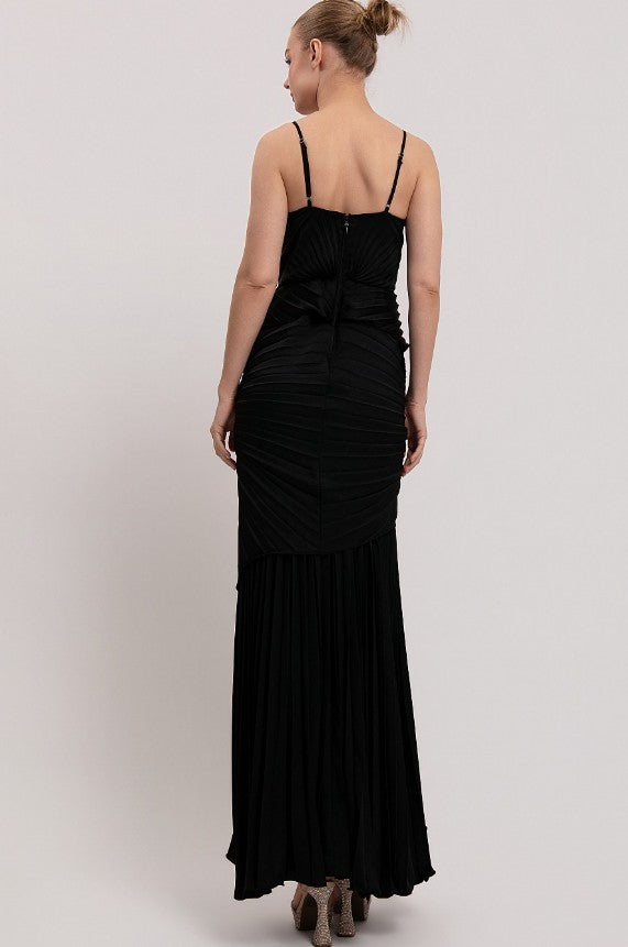 Vestido de tirantes y pliegues