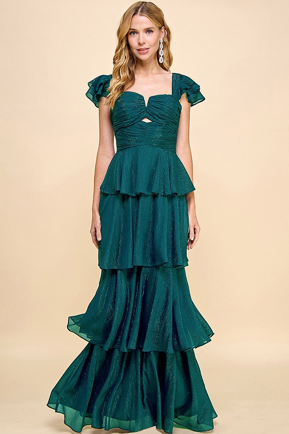 Vestido de olanes y manga corta con espalda descubierta