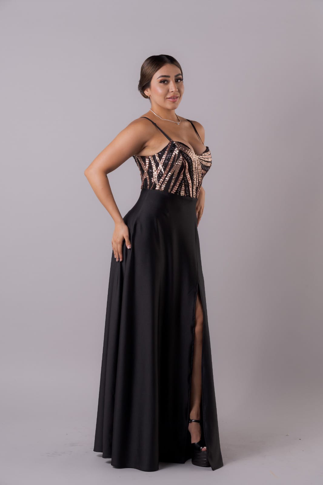 Vestido con diseño de lentejuelas