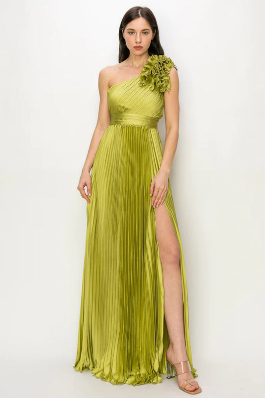 Vestido de tablones con flores en hombro