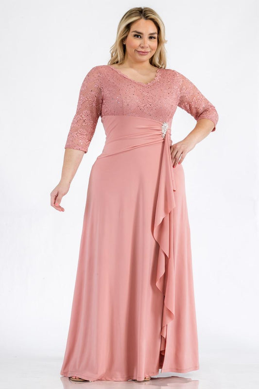 Vestido con encaje y broche PLUS