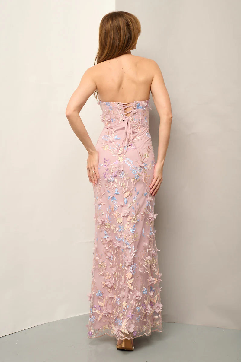 Vestido con bordado floral