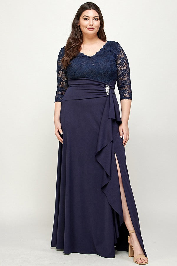 Vestido con encaje y broche PLUS