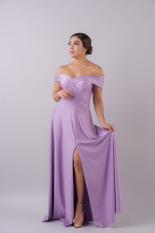 Vestido con escote de corazón y hombros descubiertos