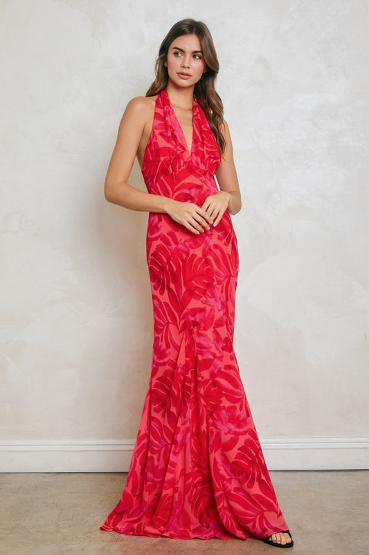 Vestido cuello halter con estampado rojo y rosa