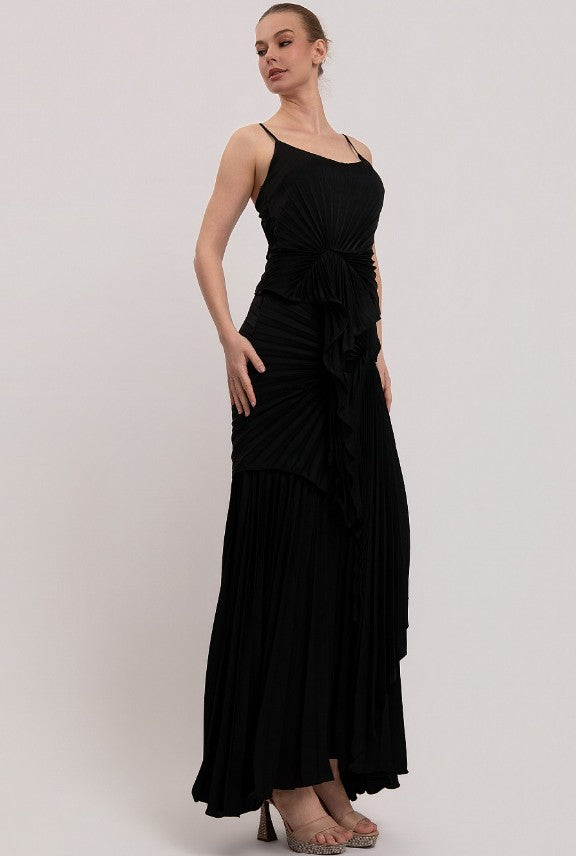 Vestido de tirantes y pliegues