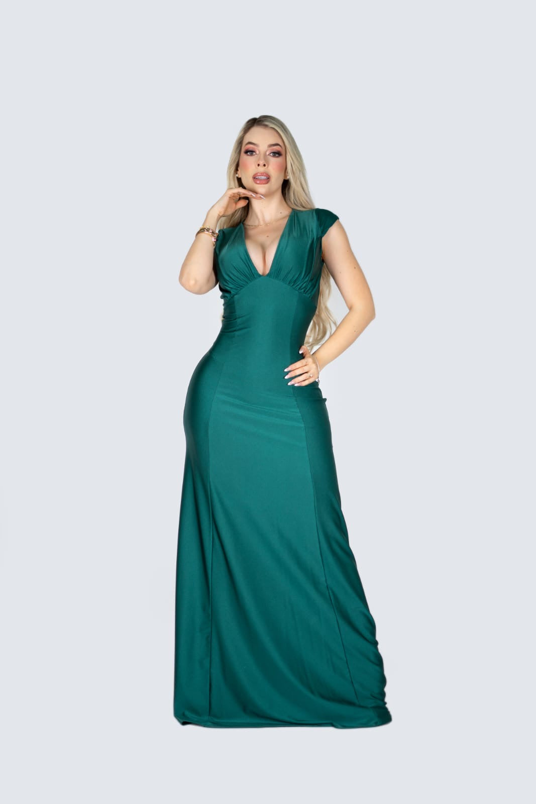 Vestido stretch con manga y escote en V