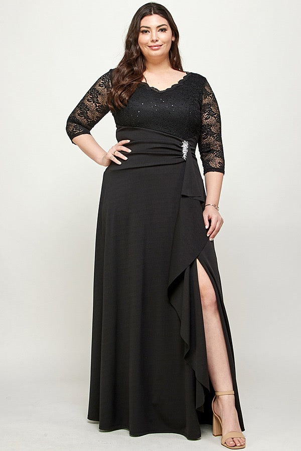 Vestido con encaje y broche PLUS